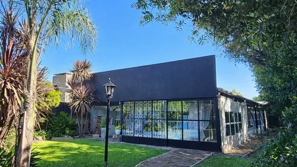 Local Comercial en Int. Costantini 1300