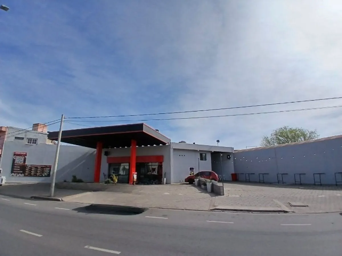 Local Comercial en Avenida Pedro Luro 800