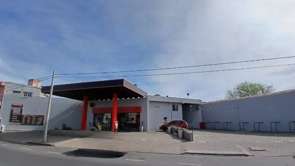 Local Comercial en Avenida Pedro Luro 800