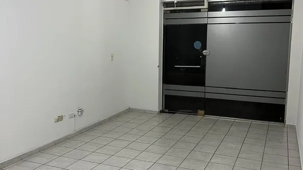 Local Comercial en Bustamante 300