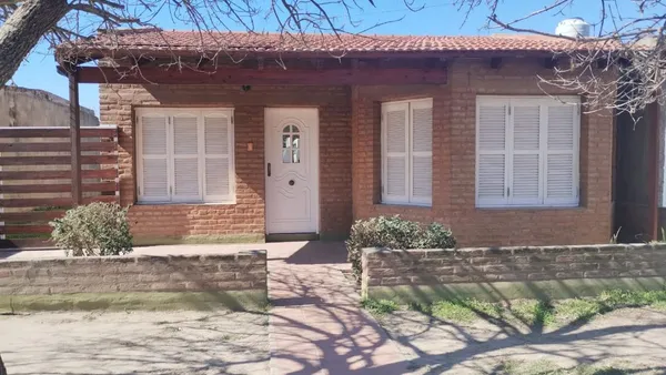 Casa en Juan Manuel de Rosas 200