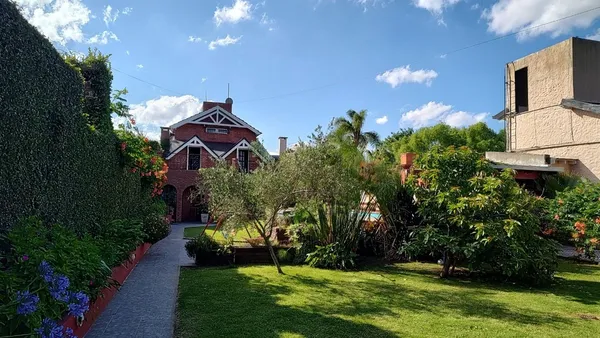 Casa en 42 E/ 19 y 20 1100