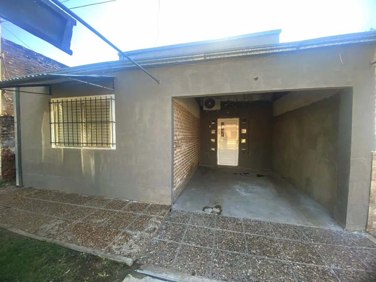 Casa en Pelegrini 3000