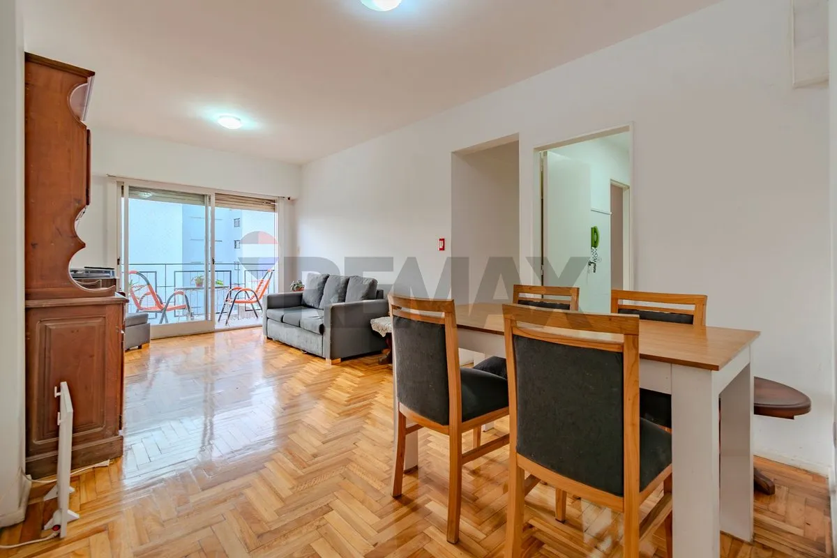 Departamento en Maza 1200