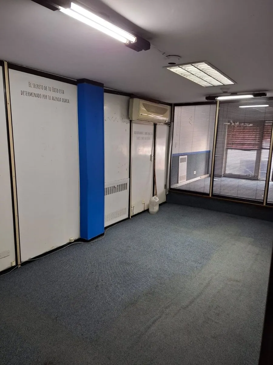 Oficina en Avenida Rivadavia 700