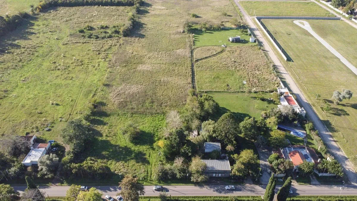 Campo en 138 E/ 477 y 478 S/N