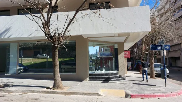 Local Comercial en Obispo Trejo Esquina Peru 1300
