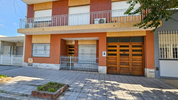 Casa en Sarmiento 900