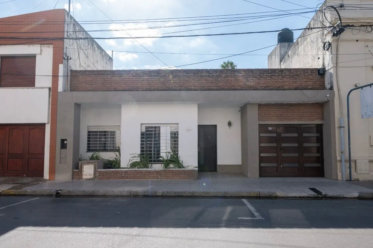 Casa en 1º de Mayo 2100