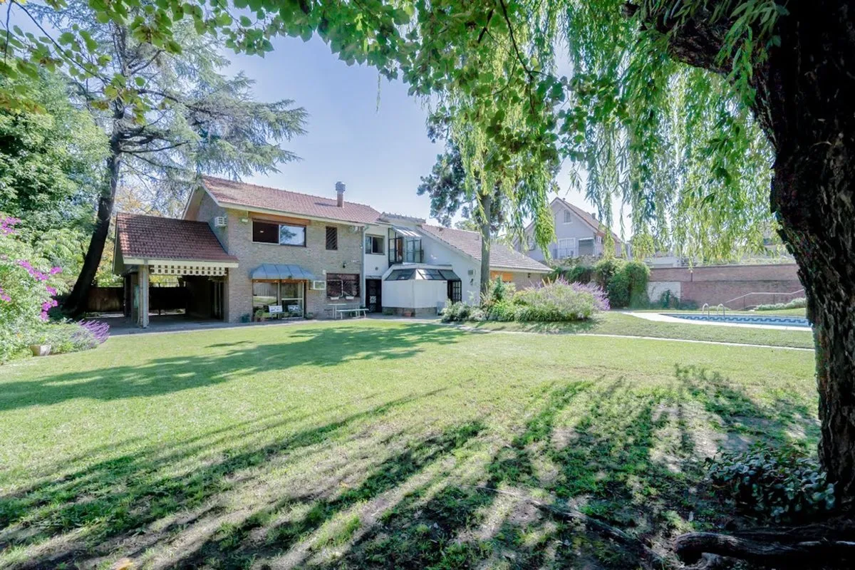 Casa en Los Pensamientos 2400