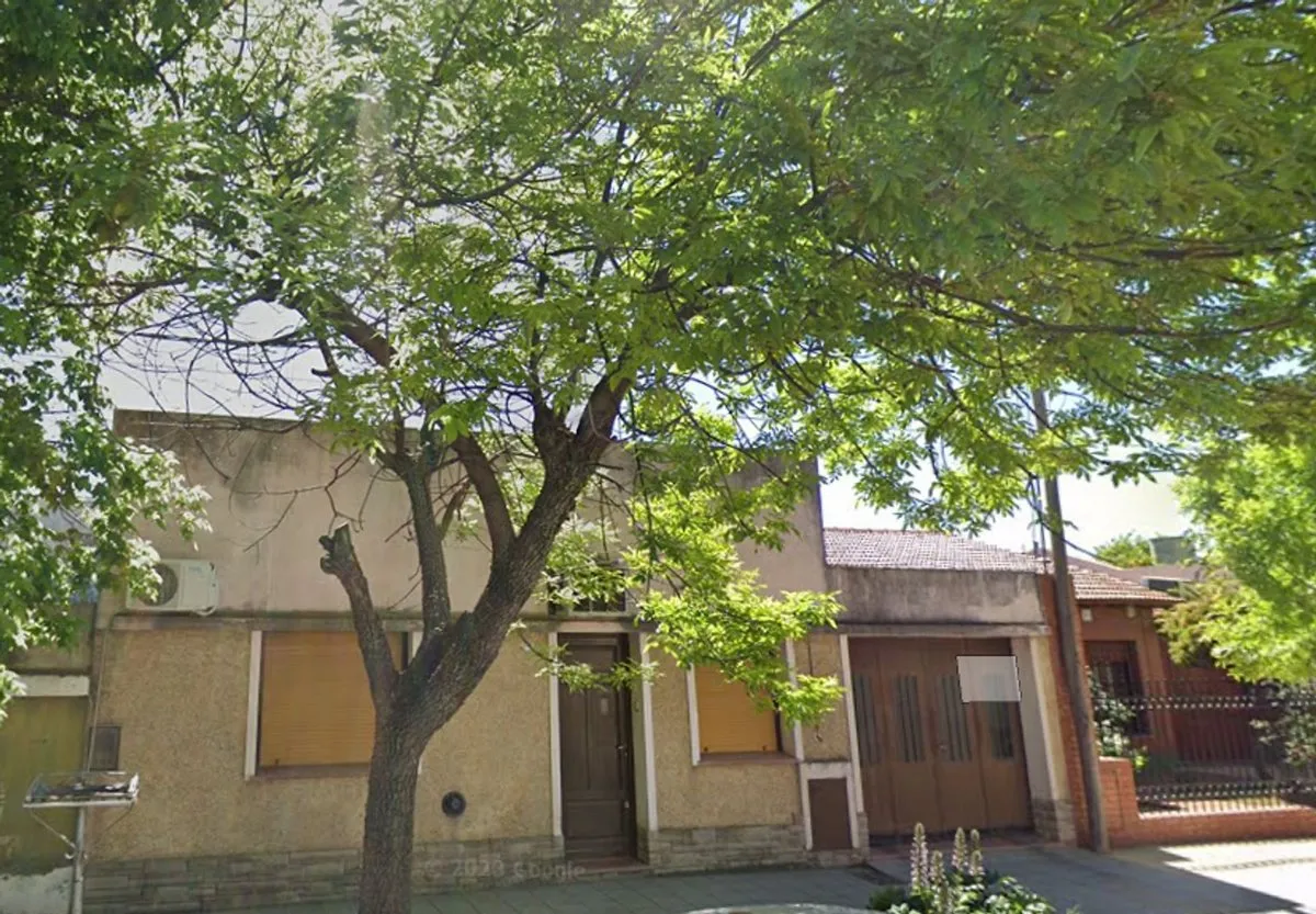 Casa en Caseros 2300