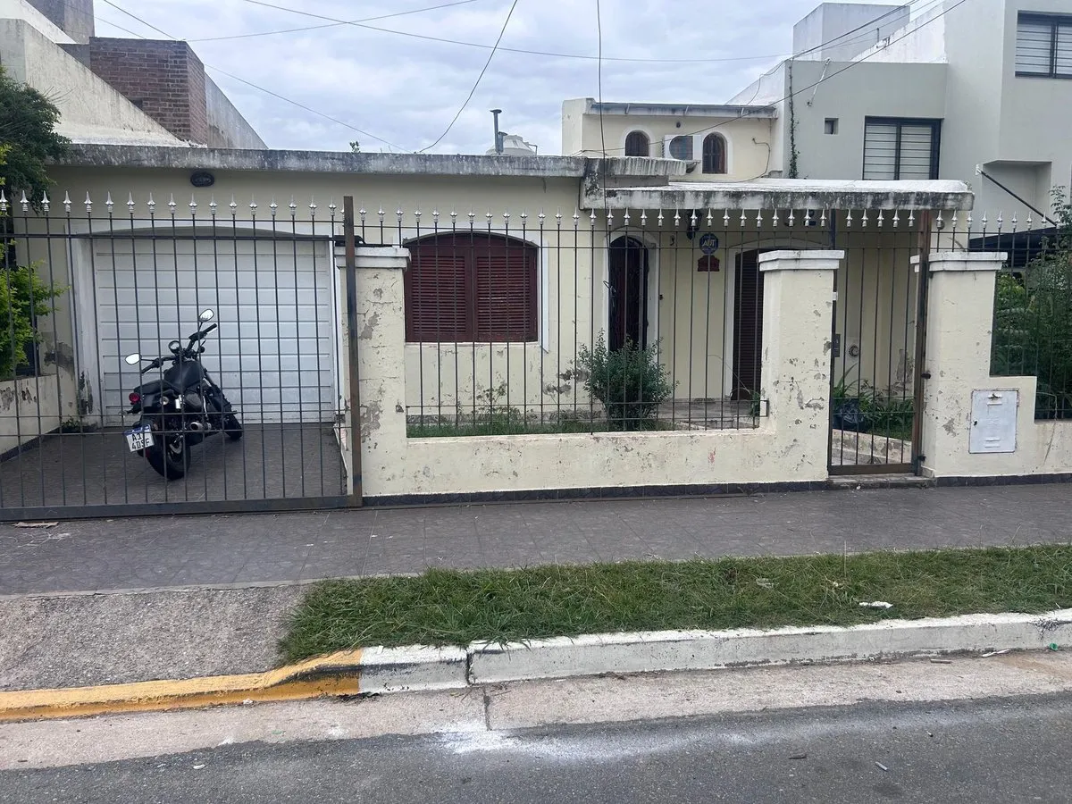 Casa en Juan Cano 5600