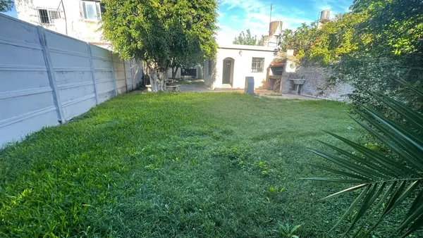 Casa en Adrian de Rosario Luna 1600