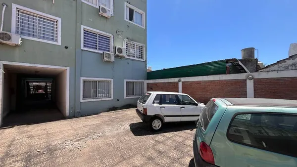 Cochera en Agustín de Elía 100