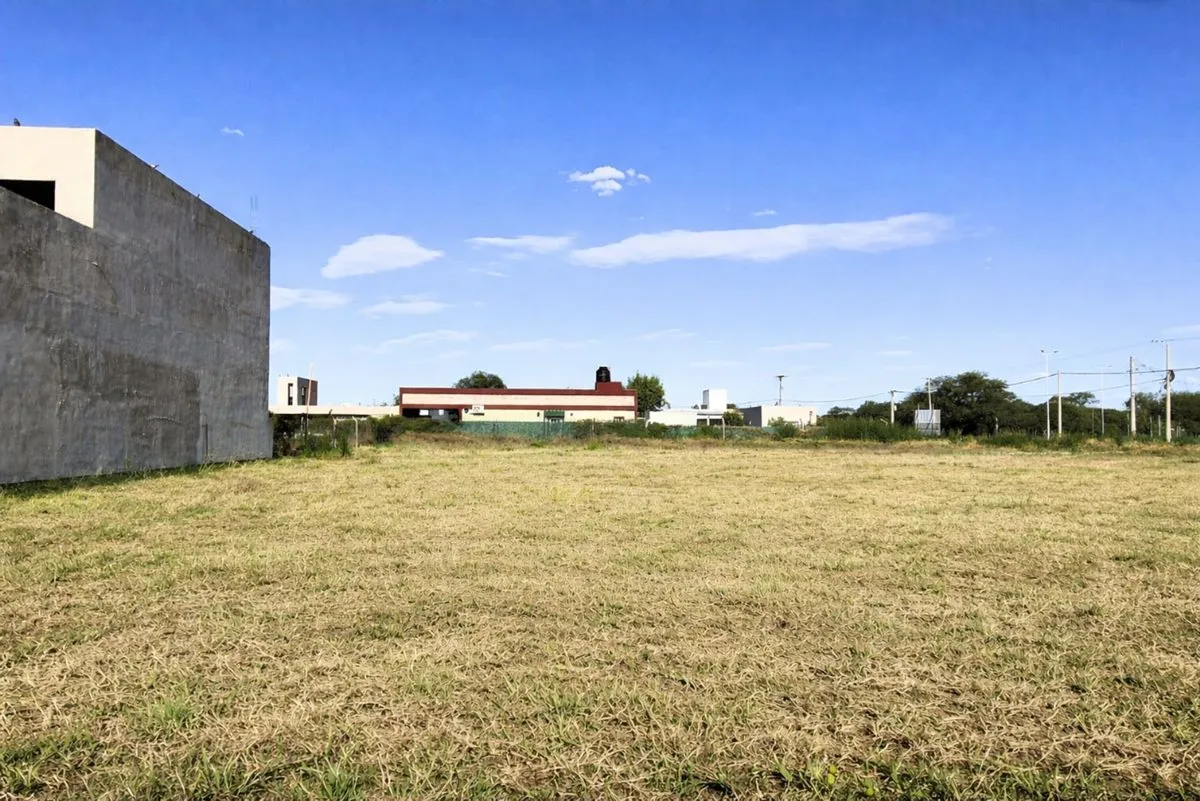 Lote en Maria Robotti Entre Av. Uruguay y Luis Denegri Lote 11 S/N