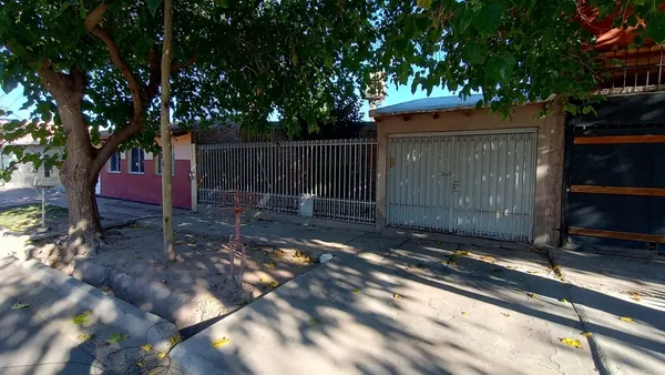 Casa en J Newbery 4600