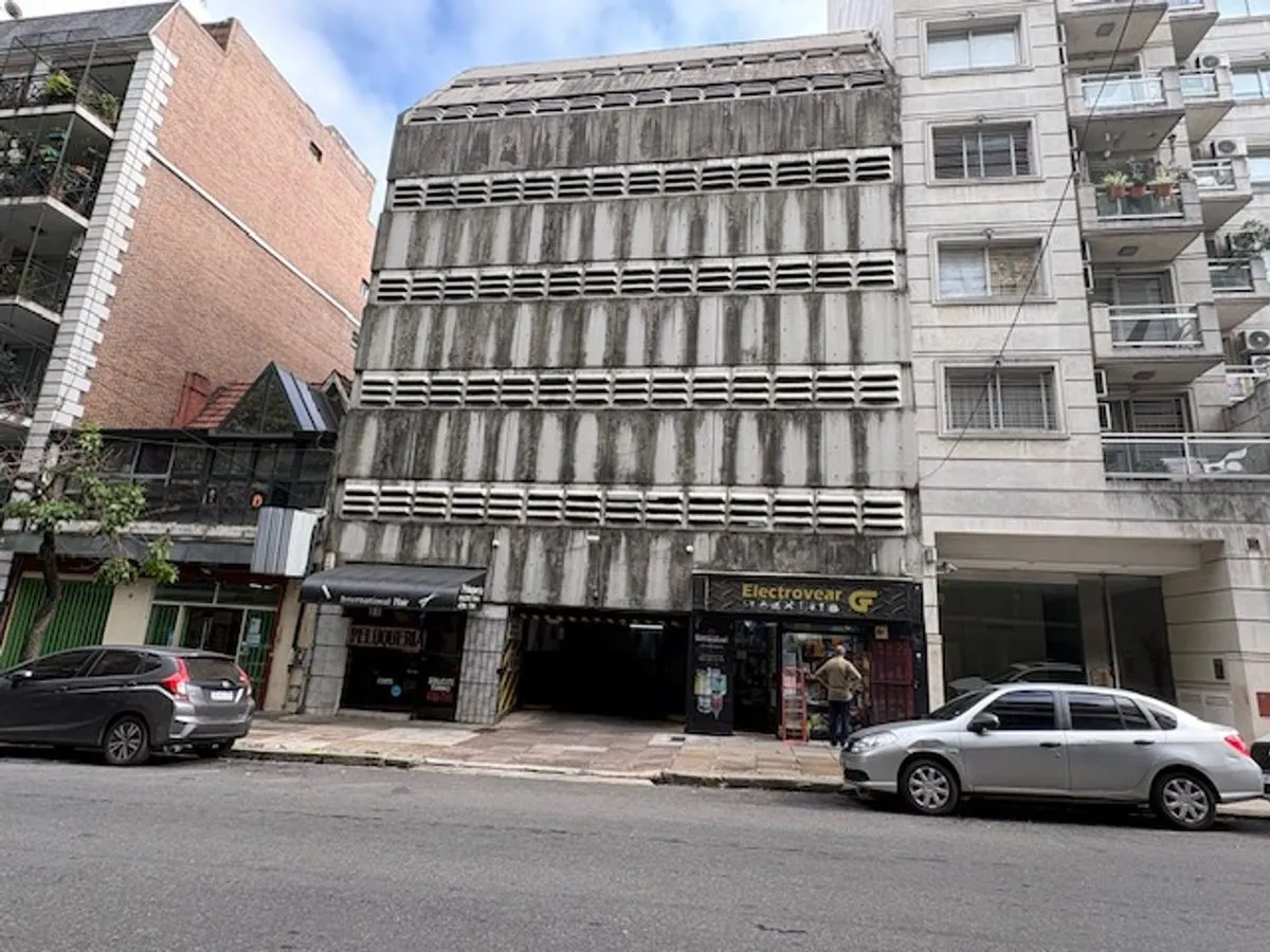 Cochera en José Hernández 2700