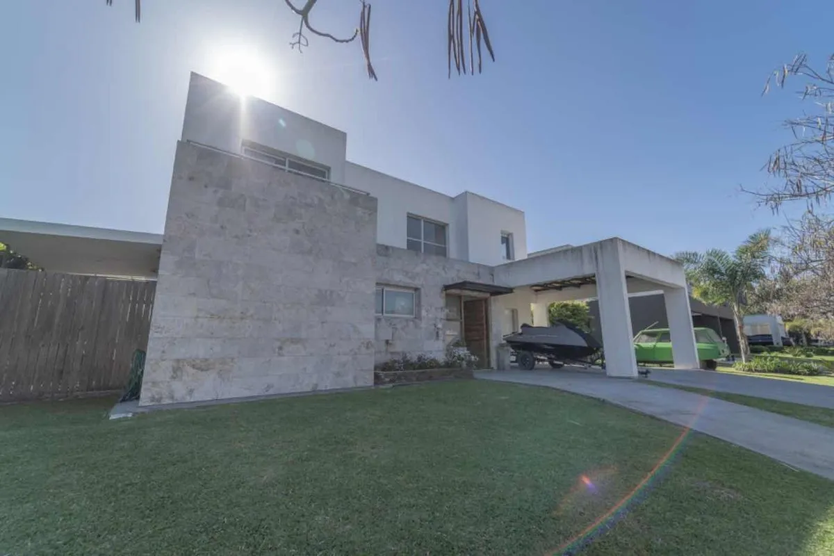Casa en Avenida de los Lagos 5300