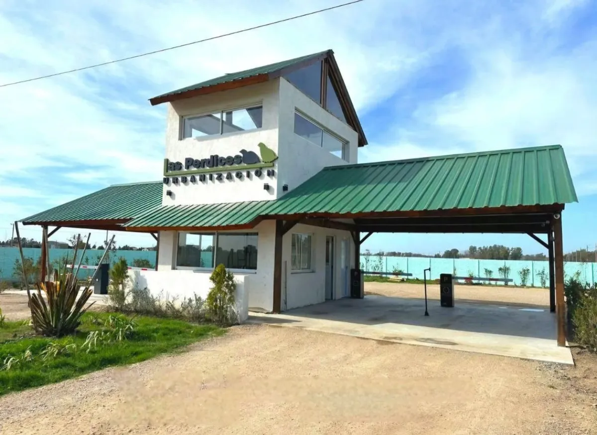 Lote en Leopoldo Marechal 800