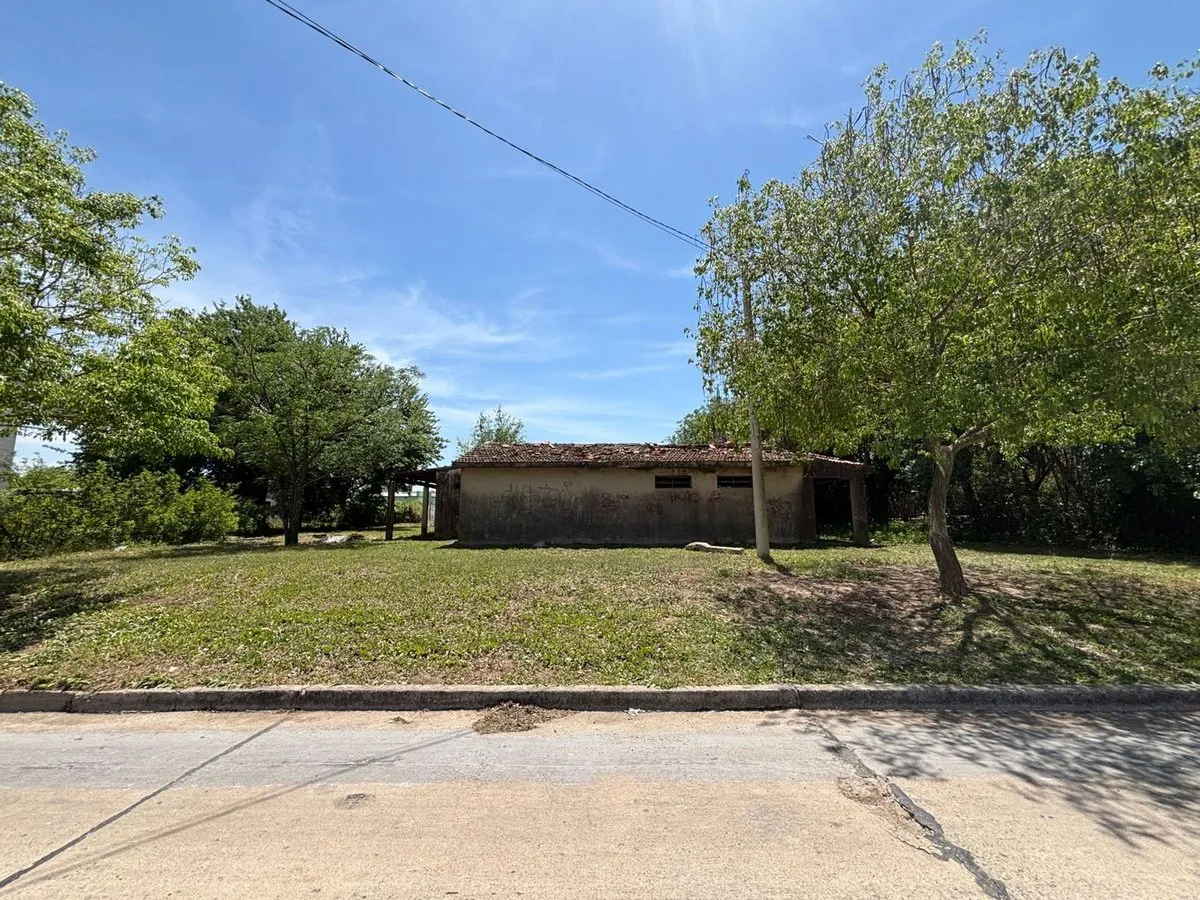 Lote en Gral. J. P. López 1700