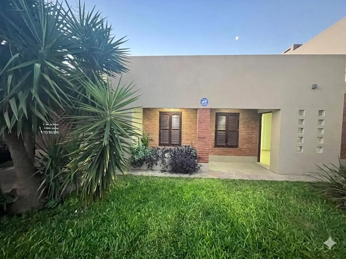 Casa en L. Marsico 2100