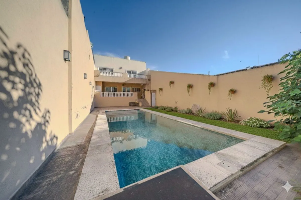 Casa en Morón 2500