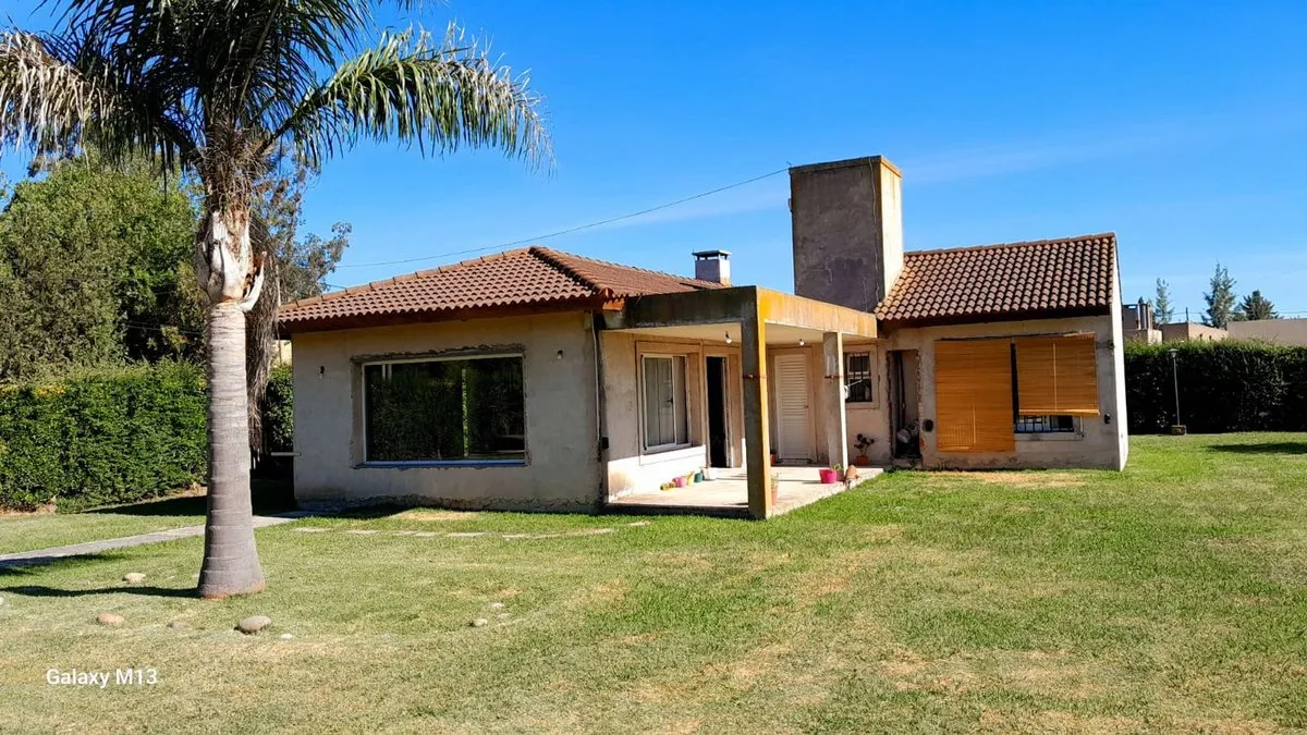 Casa en Capellan M. Calderon y Neuquen 0
