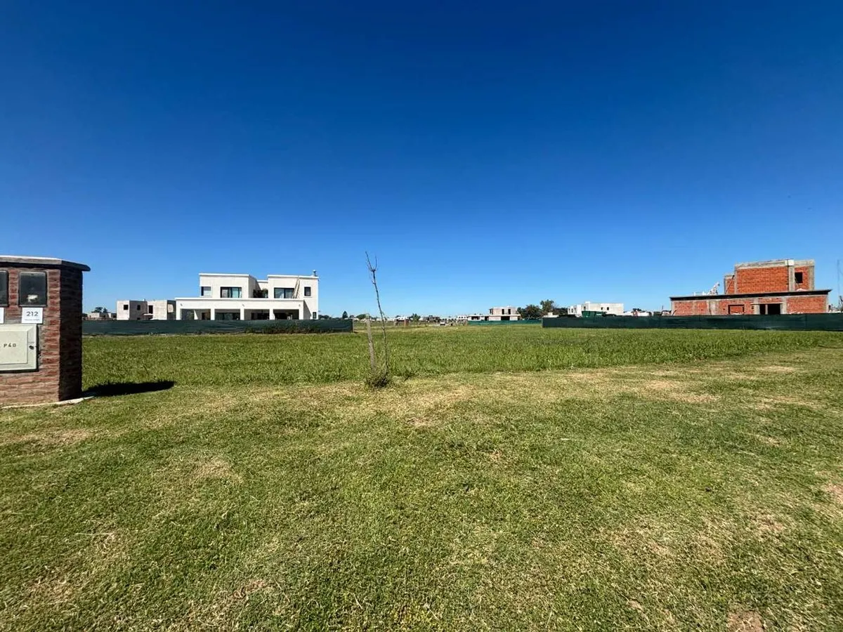 Lote en Héroes de Malvinas 400