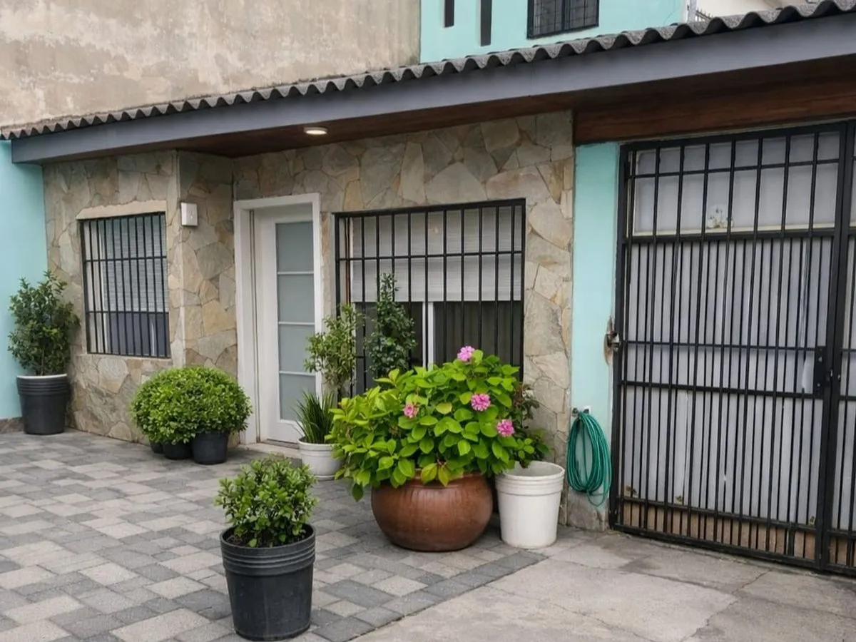 Casa en Leopoldo Lugones 2400