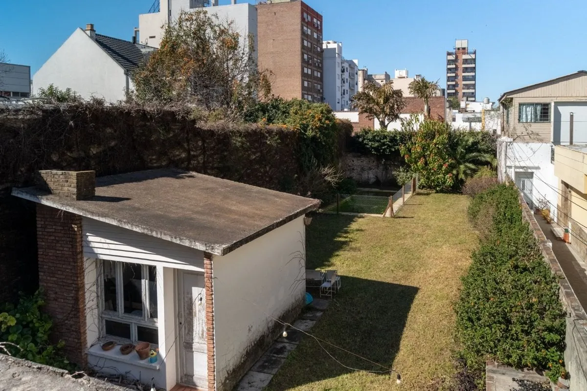 Lote en Juan Manuel de Rosas 1800