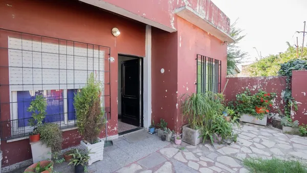 Casa en Paul Groussac 2200