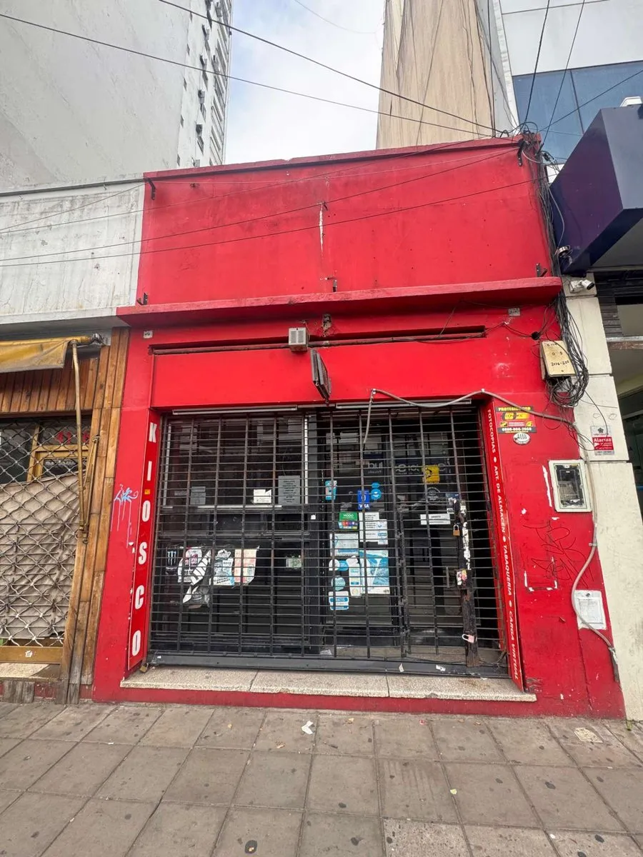 Local Comercial en Avenida Hipólito Yrigoyen 4100