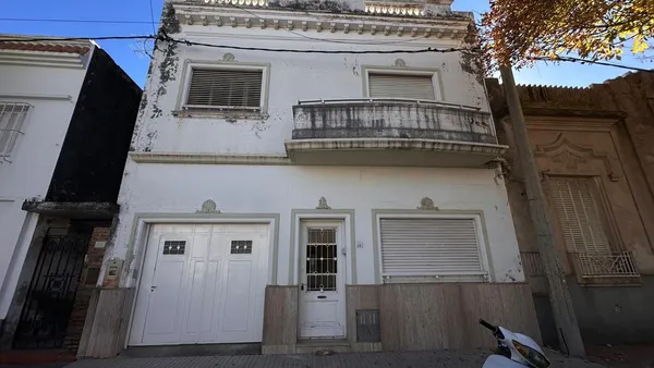 Casa en Leandro N. Alem 100