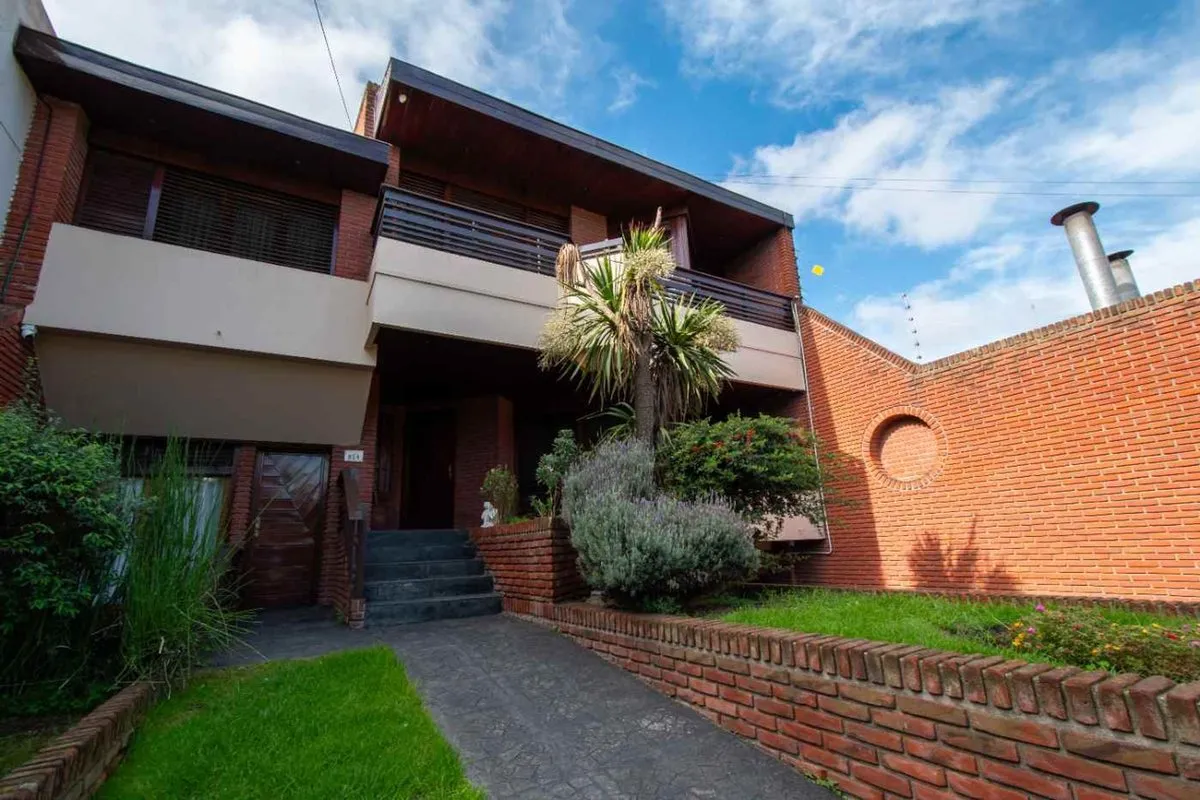 Casa en Av. Carlos Tejedor 800