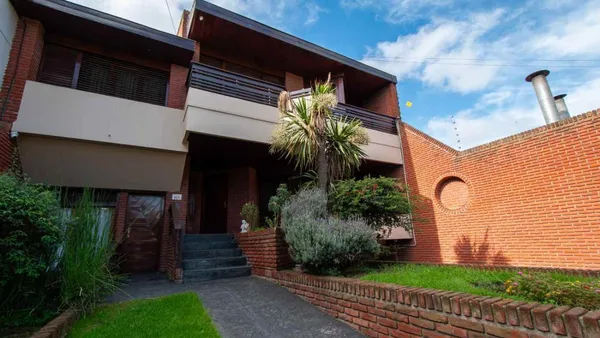 Casa en Av. Carlos Tejedor 800