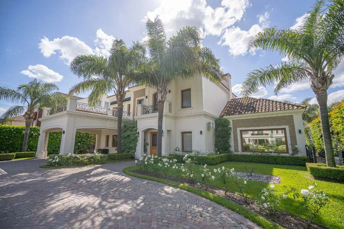 Casa en Barrio la Lomada. Florida 9600