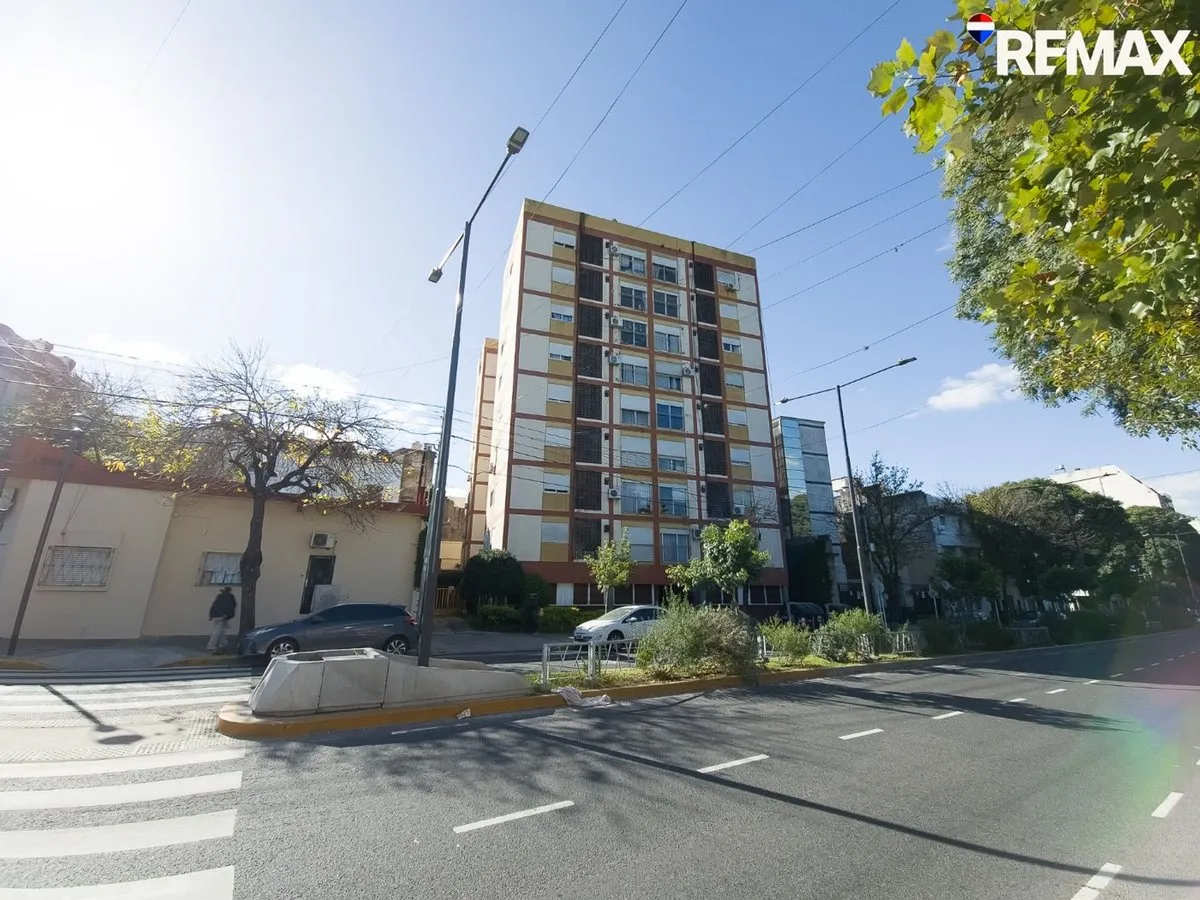 Departamento en Avenida Caseros 1600