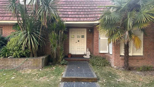Casa en Presidente Sarmiento 200