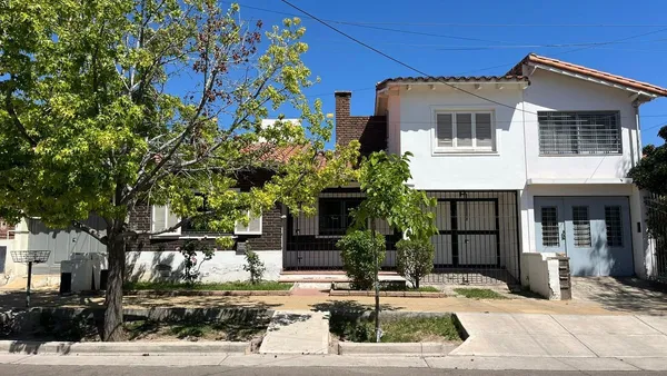 Casa en Díaz Vélez 1600