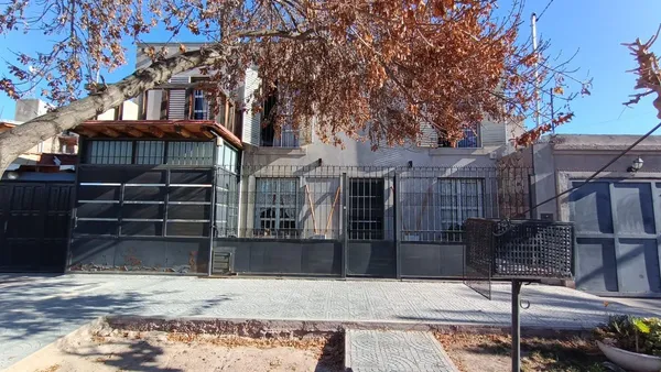 Casa en Las Violetas 2600