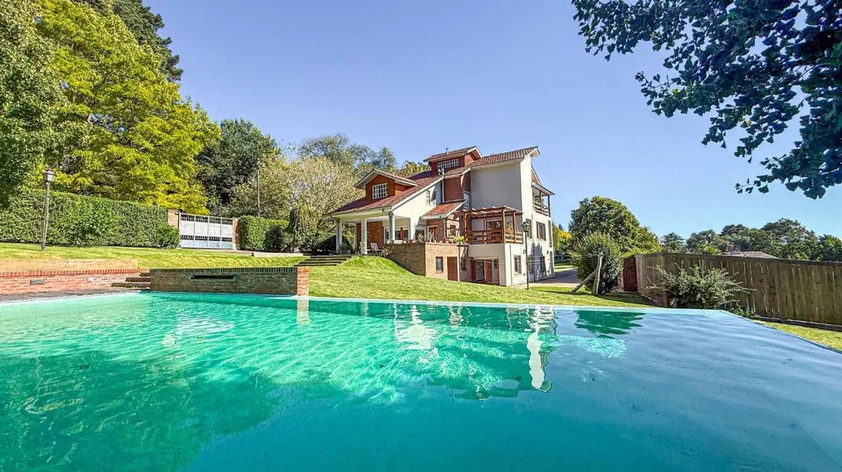 Casa en Cecilia y Angel 100