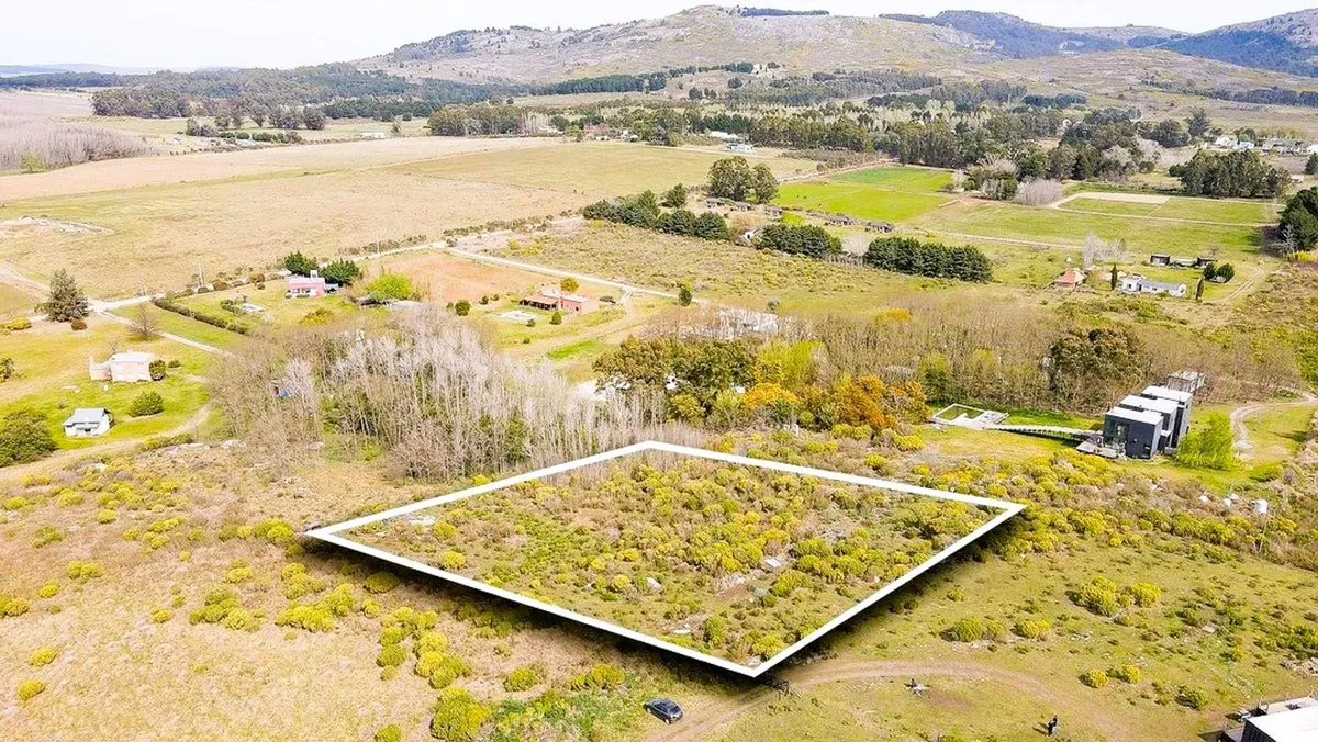 Lote en Los Ceibos 1700