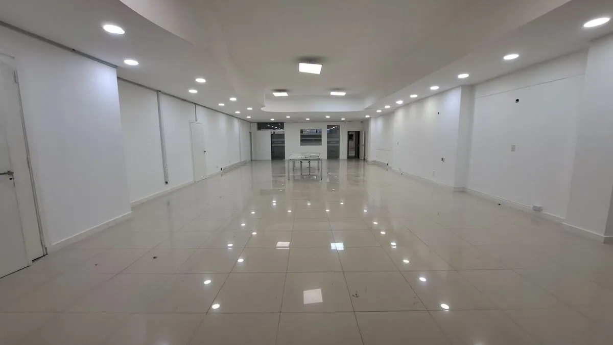 Local Comercial en Adolfo Alsina 1700