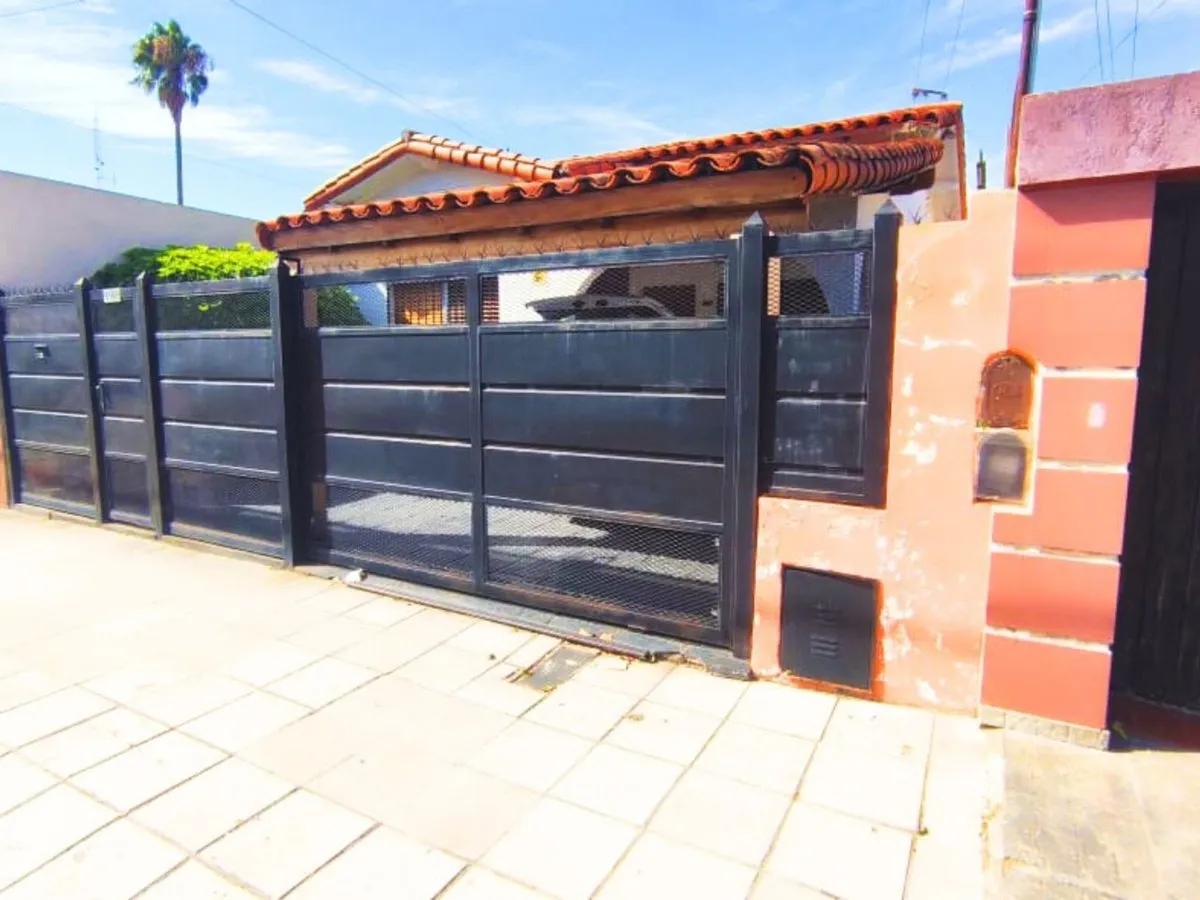 Casa en Avenida Belgrano 5100