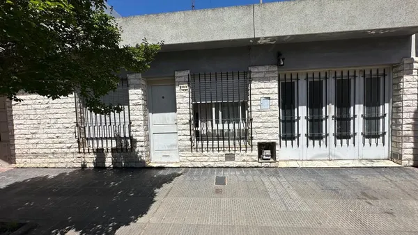 Casa en Juan José Paso 2000