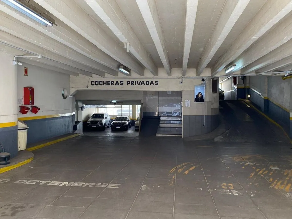 Cochera en Larrea 1400