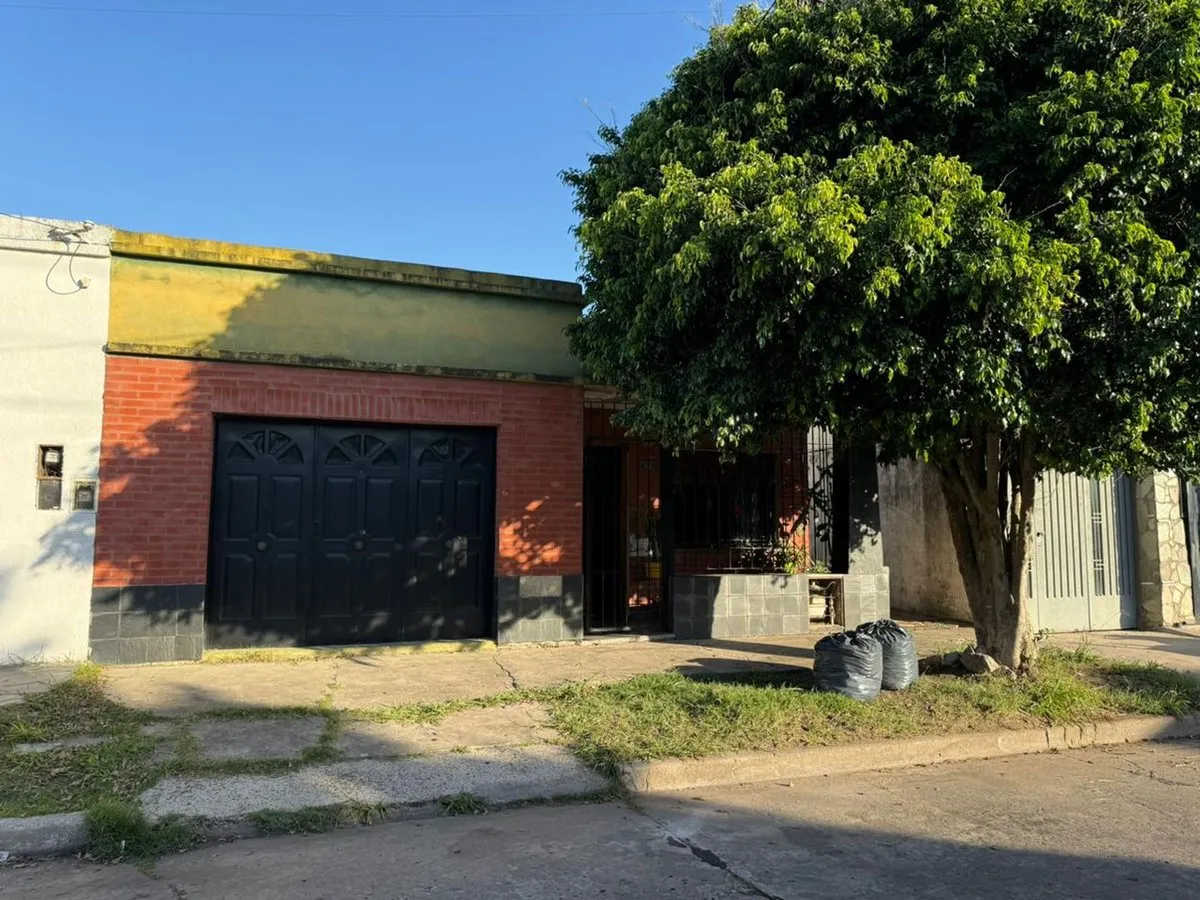 Casa en Malvinas Argentinas 1200