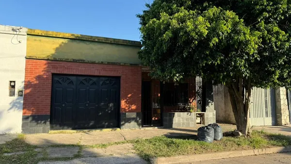 Casa en Malvinas Argentinas 1200