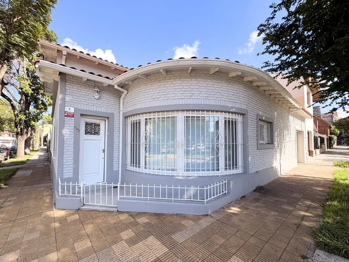 Casa en Julián Segundo Agüero 1400