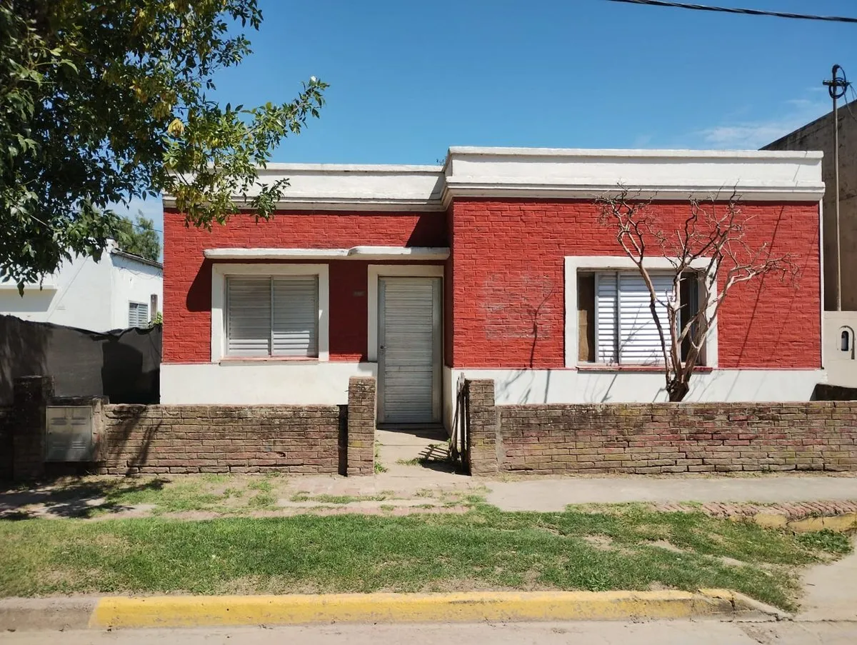 Casa en Carlos Beck Bernard 600